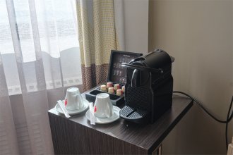 Номер Люкс - с двуспальной кроватью и диваном: Фотография 6