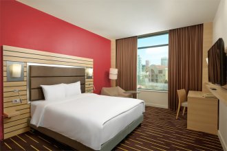 Classic room, with a view of the city - with a double bed: Photo 2