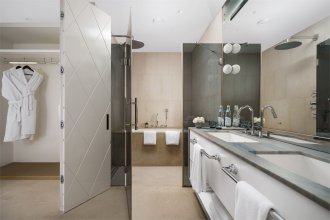 Двухкомнатный люкс SO Lofty с 2 балконами с видом на Исаакиевский собор – с большой двуспальной кроватью: Фотография 6