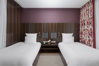 Swiss Advantage room, courtyard view -  2 queen beds: Photo 2