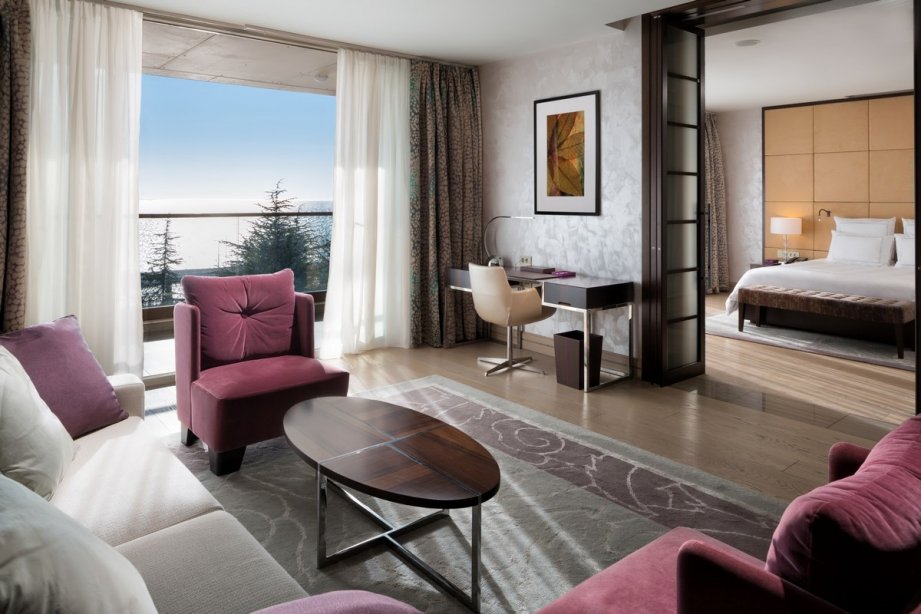 Signature Suite, sea view -  king bed and sofa