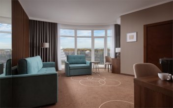 Номер Family Room с большой двуспальной кроватью, кресло-кроватью и диван-кроватью: Фотография 2