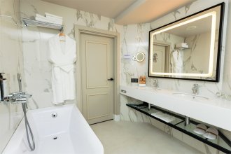 Номер Люкс - с двуспальной кроватью: Фотография 8
