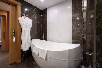 Королевский Люкс - с двуспальной кроватью: Фотография 12