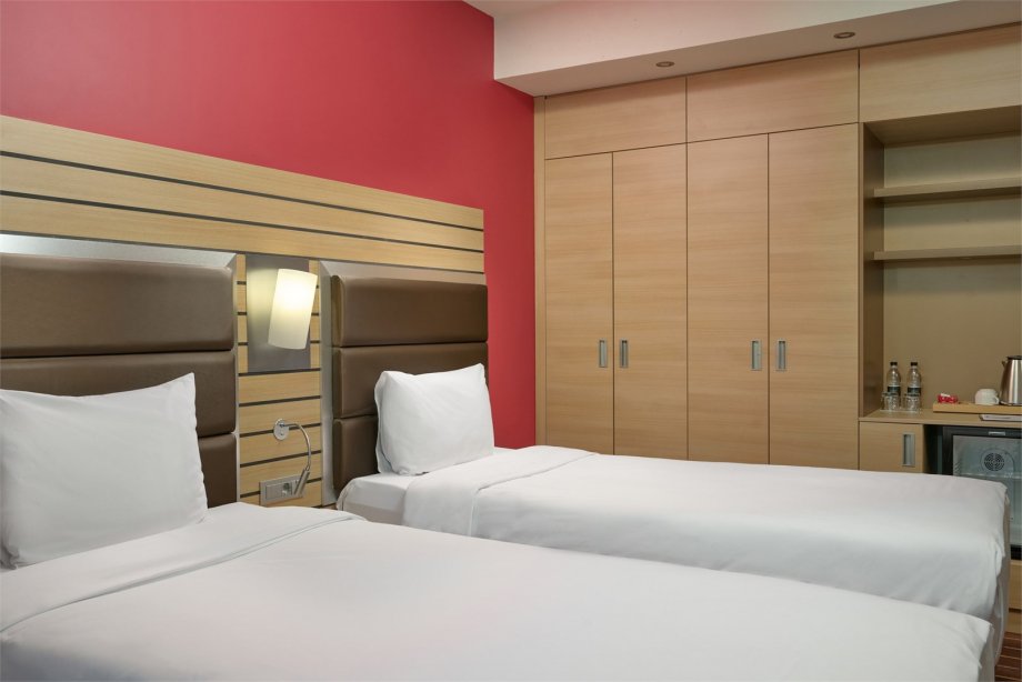 Classic room with a view of the city - with 2 single beds