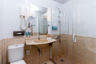 Представительский номер - с двуспальной кроватью и софой: Фотография 6