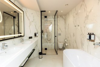 Номер Люкс - с двуспальной кроватью: Фотография 9