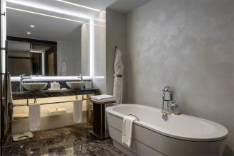 Grand Duplex Suite, sea view -  king bed and convertible sofa: Photo 7