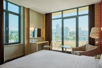 Privilege room with a balcony and a view of the city - with a double bed: Photo 3