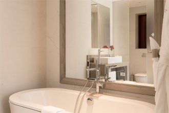 Swiss Executive room, park view -  king bed: Photo 5