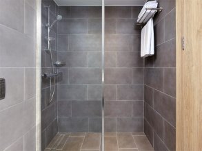 Номер Привилегия - с двуспальной кроватью и диваном: Фотография 4