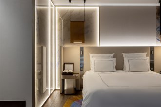 Family Duplex Suite - king bed and convertible sofa: Photo 7