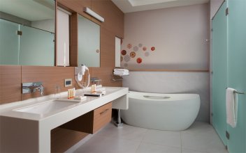 Номер Люкс - с двуспальной кроватью: Фотография 6