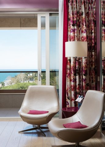 Swiss Advantage room, sea view -  king bed: Photo 4