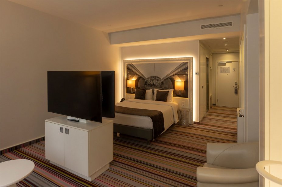 Non-smoking Junior Suite with a double bed