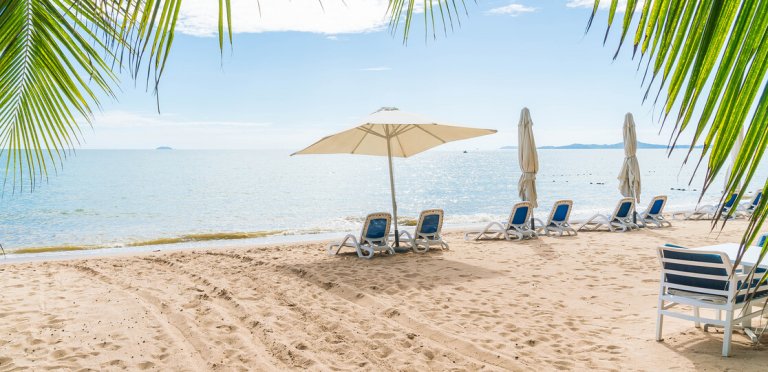 Hotels with private beaches: where to relax by the water without crowds
