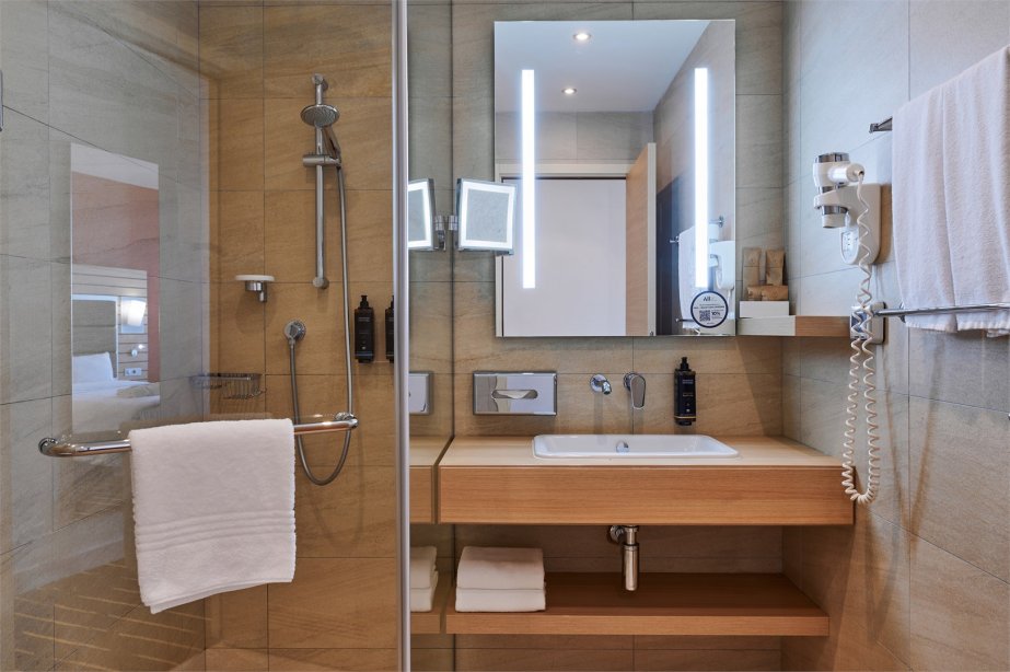 Classic superior room with a view of the city - with a double bed